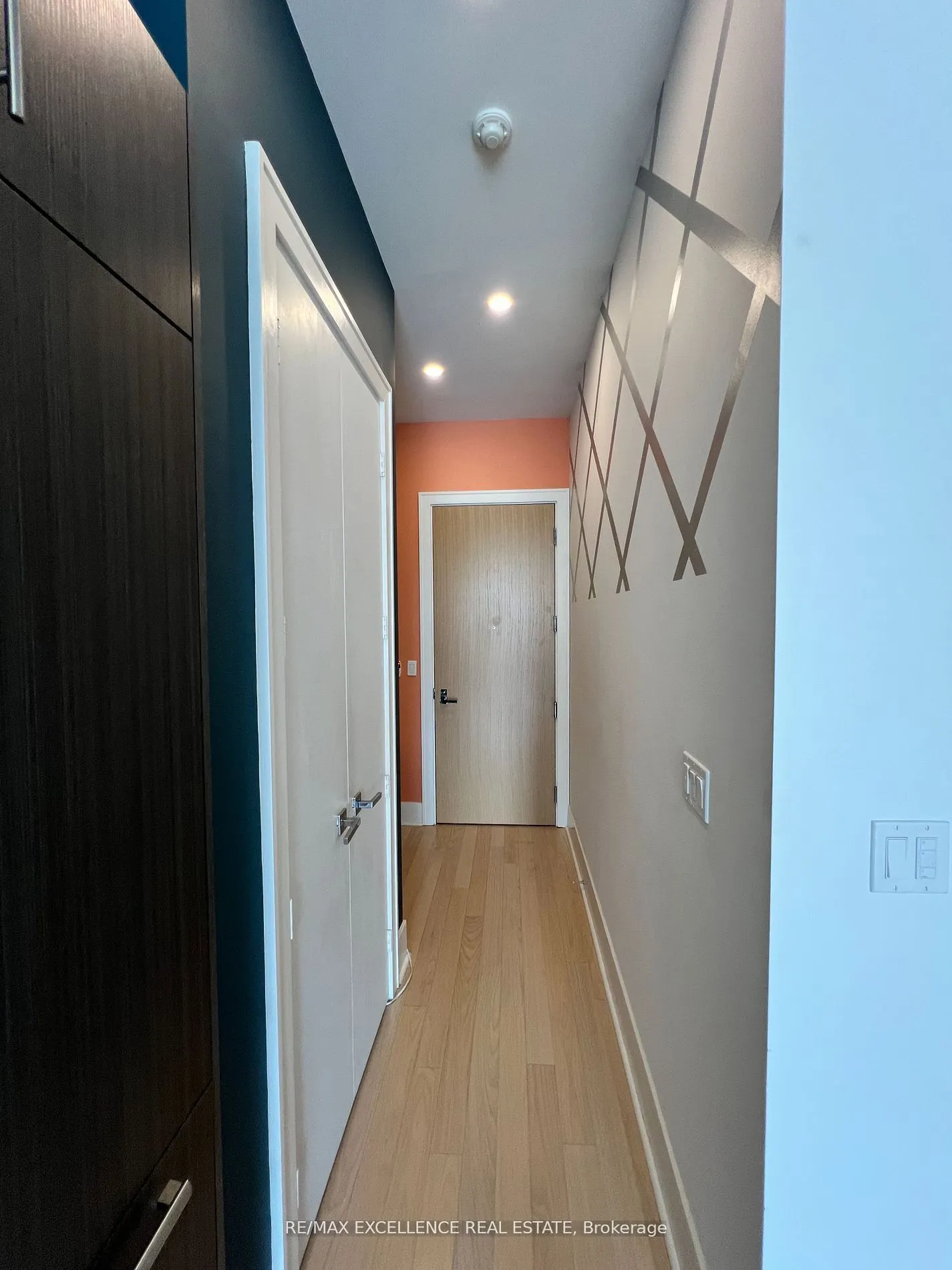 29 Queens Quay E, #1122