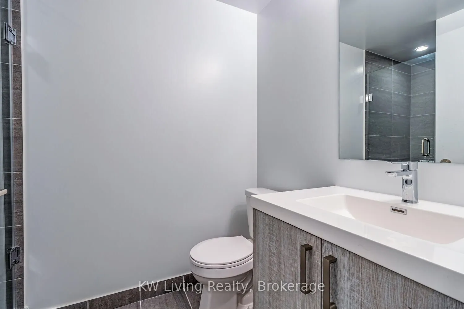77 Mutual Street W, #322