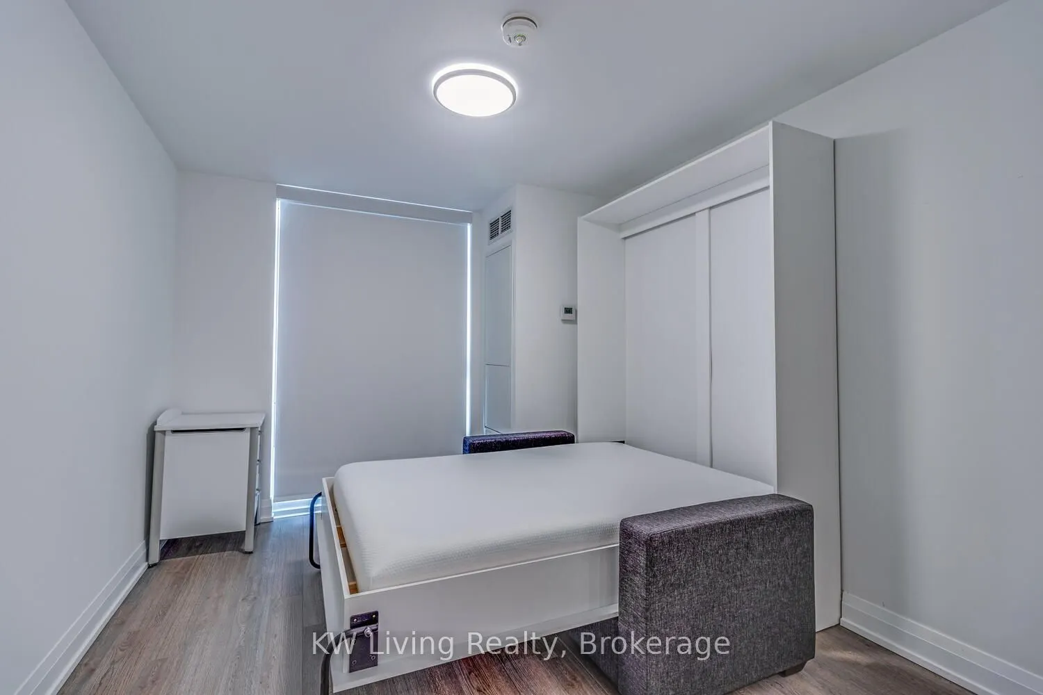 77 Mutual Street W, #322