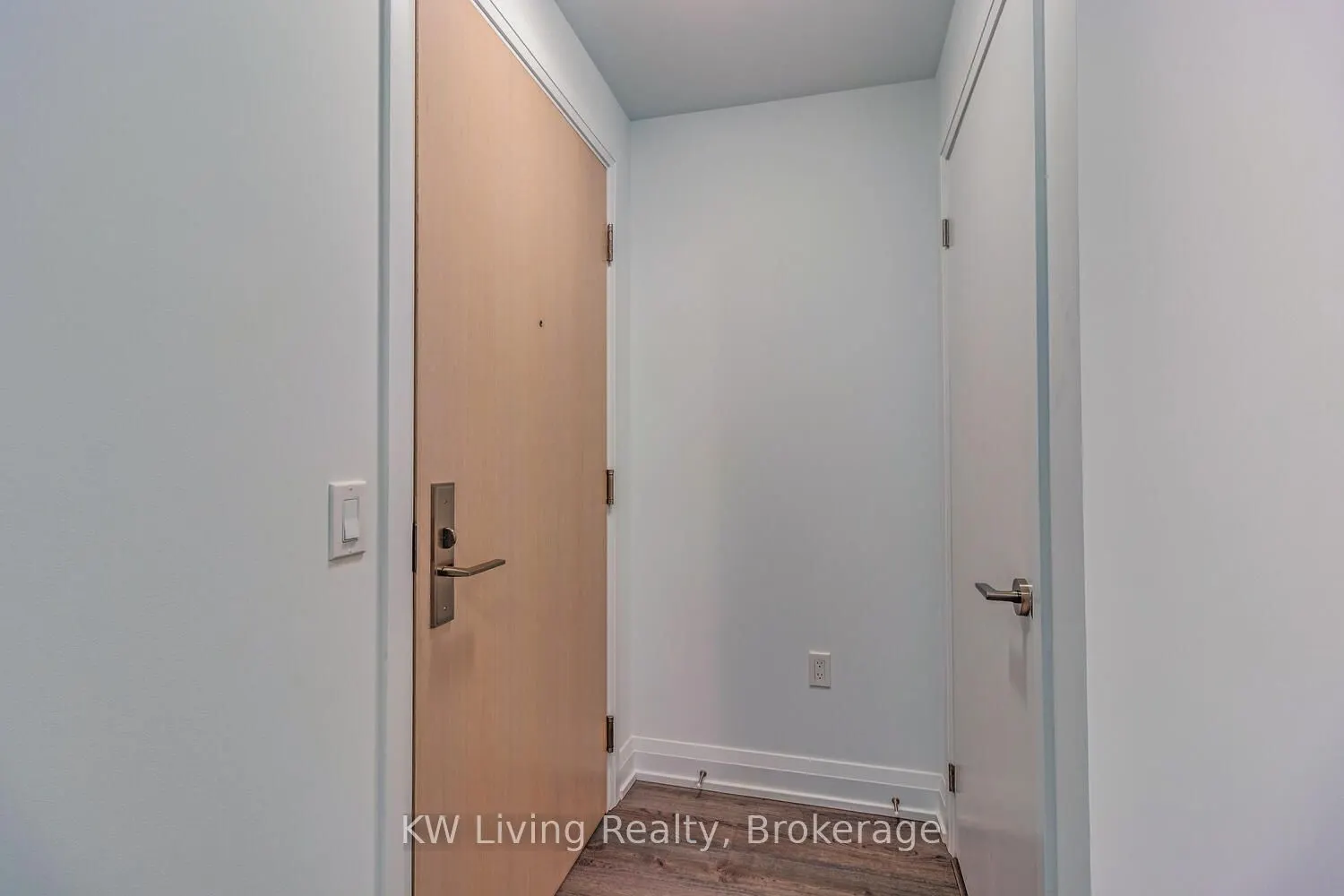 77 Mutual Street W, #322
