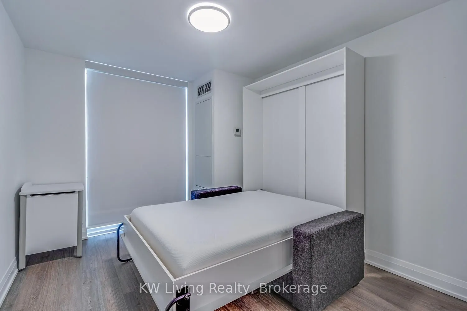 77 Mutual Street W, #322
