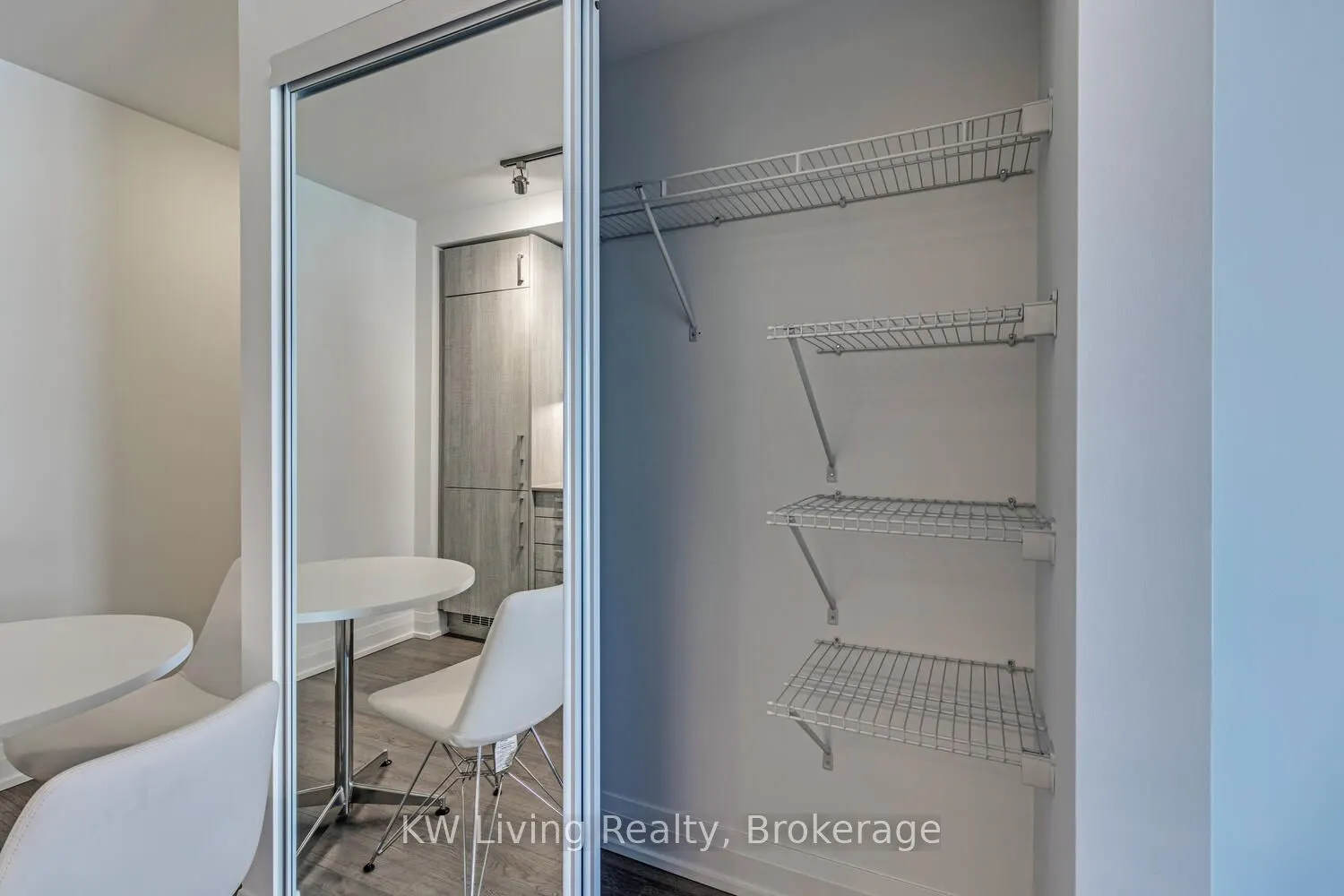 77 Mutual Street W, #322