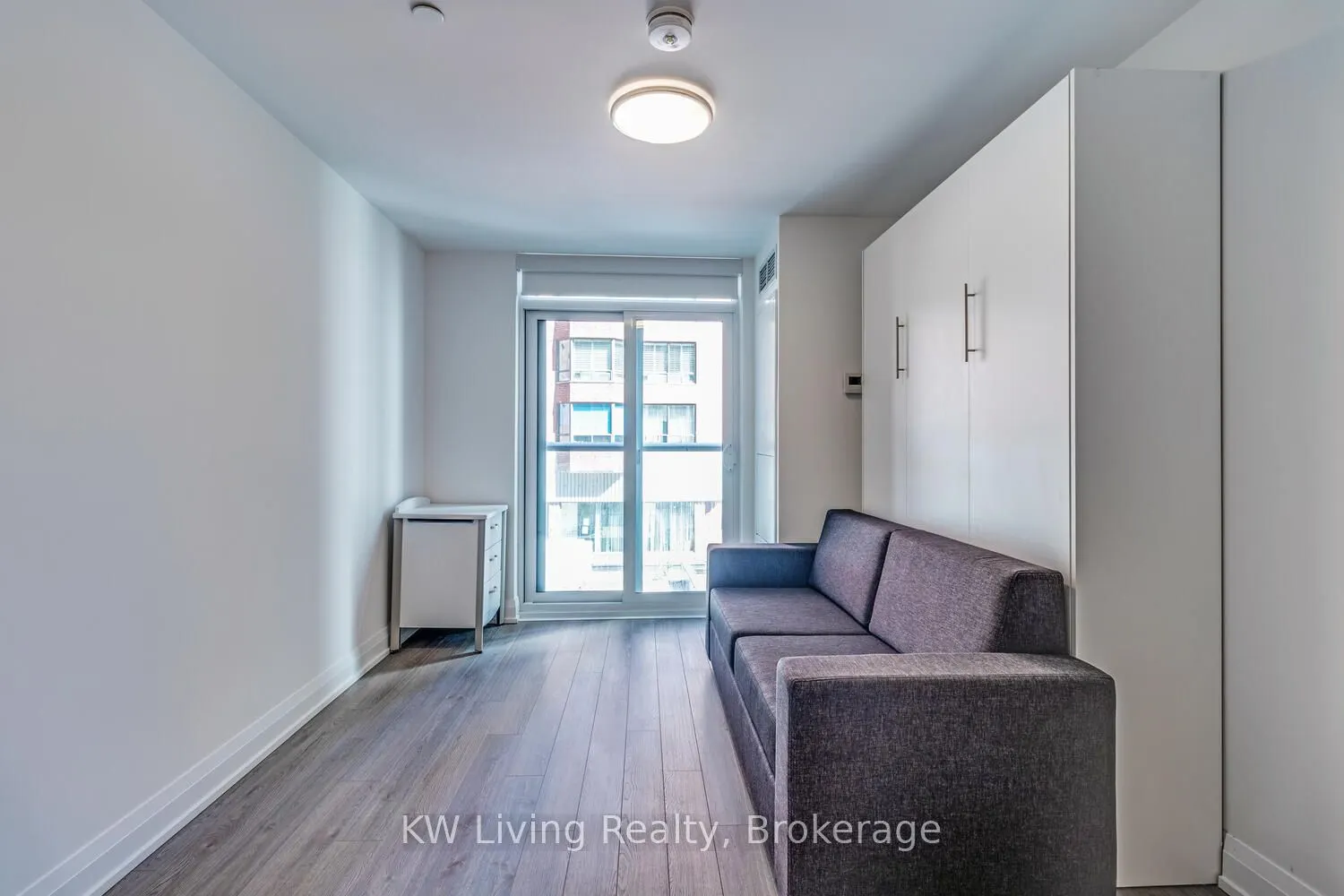 77 Mutual Street W, #322