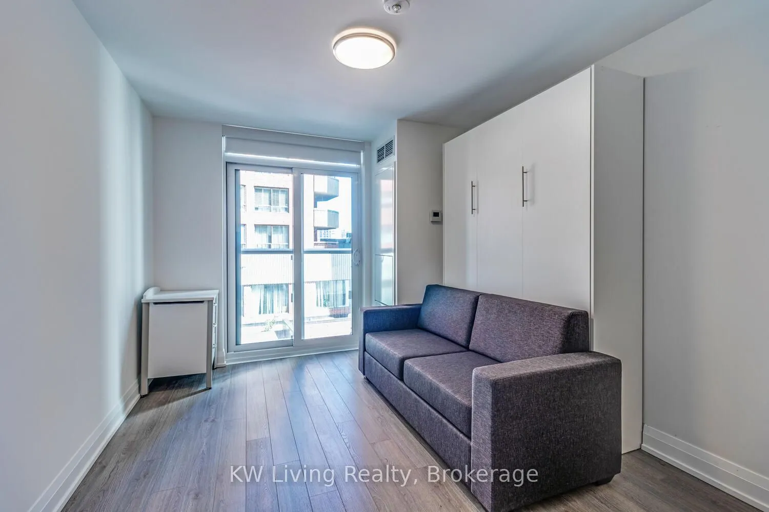 77 Mutual Street W, #322