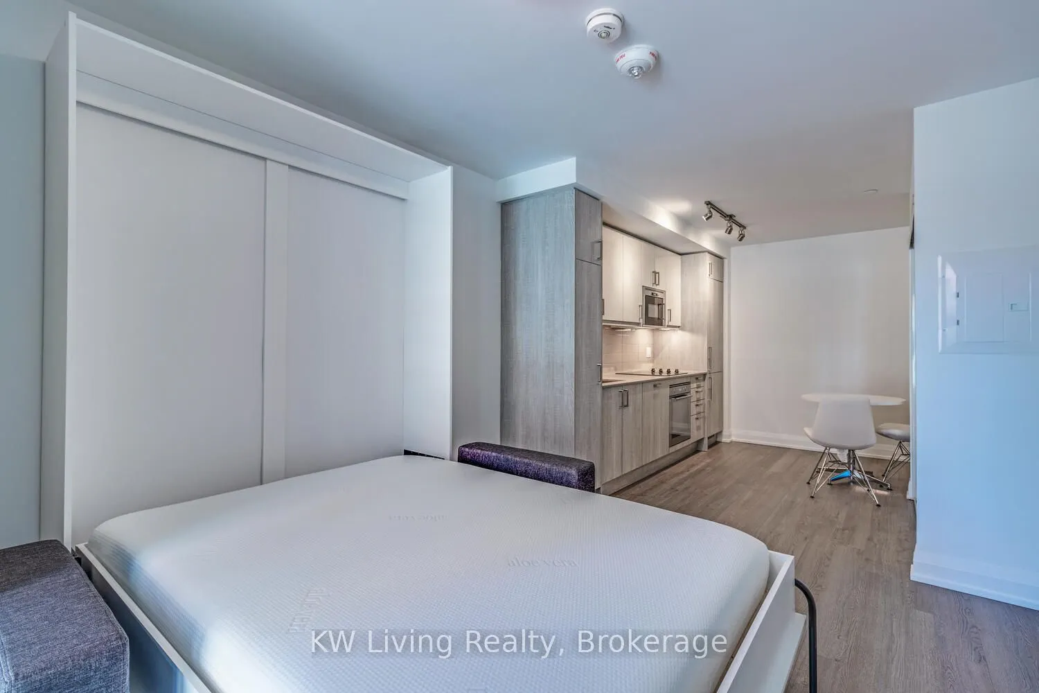 77 Mutual Street W, #322