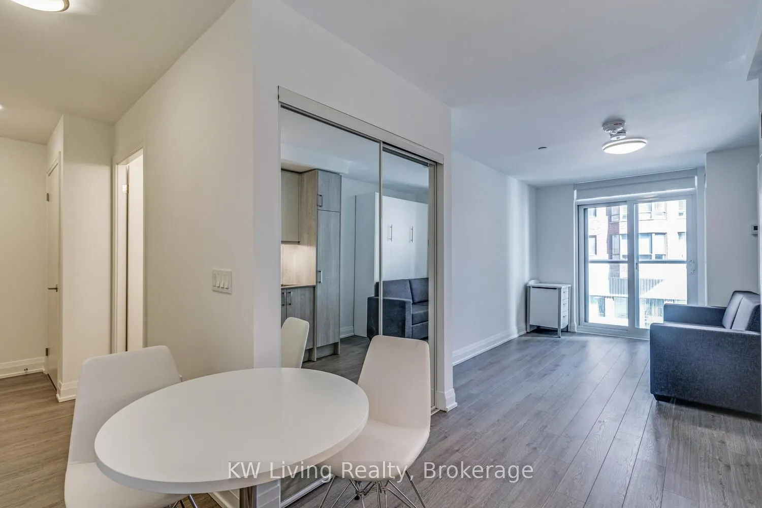 77 Mutual Street W, #322
