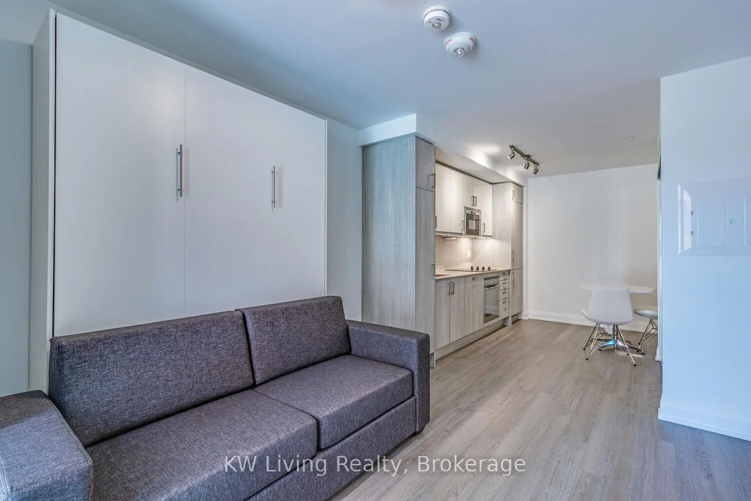 77 Mutual Street W, #322