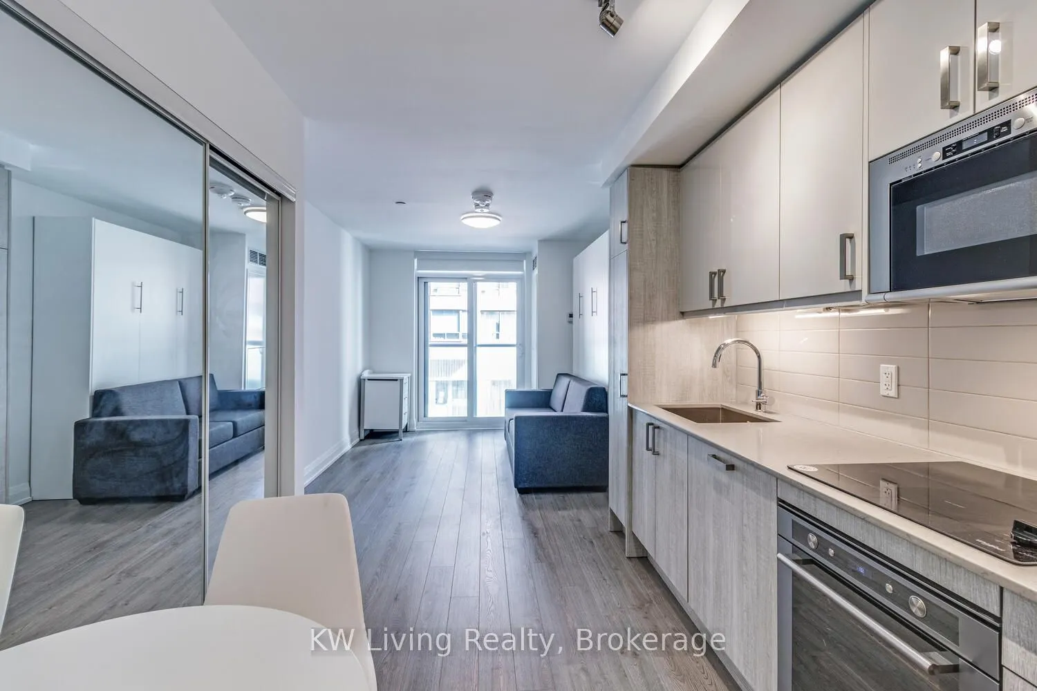 77 Mutual Street W, #322