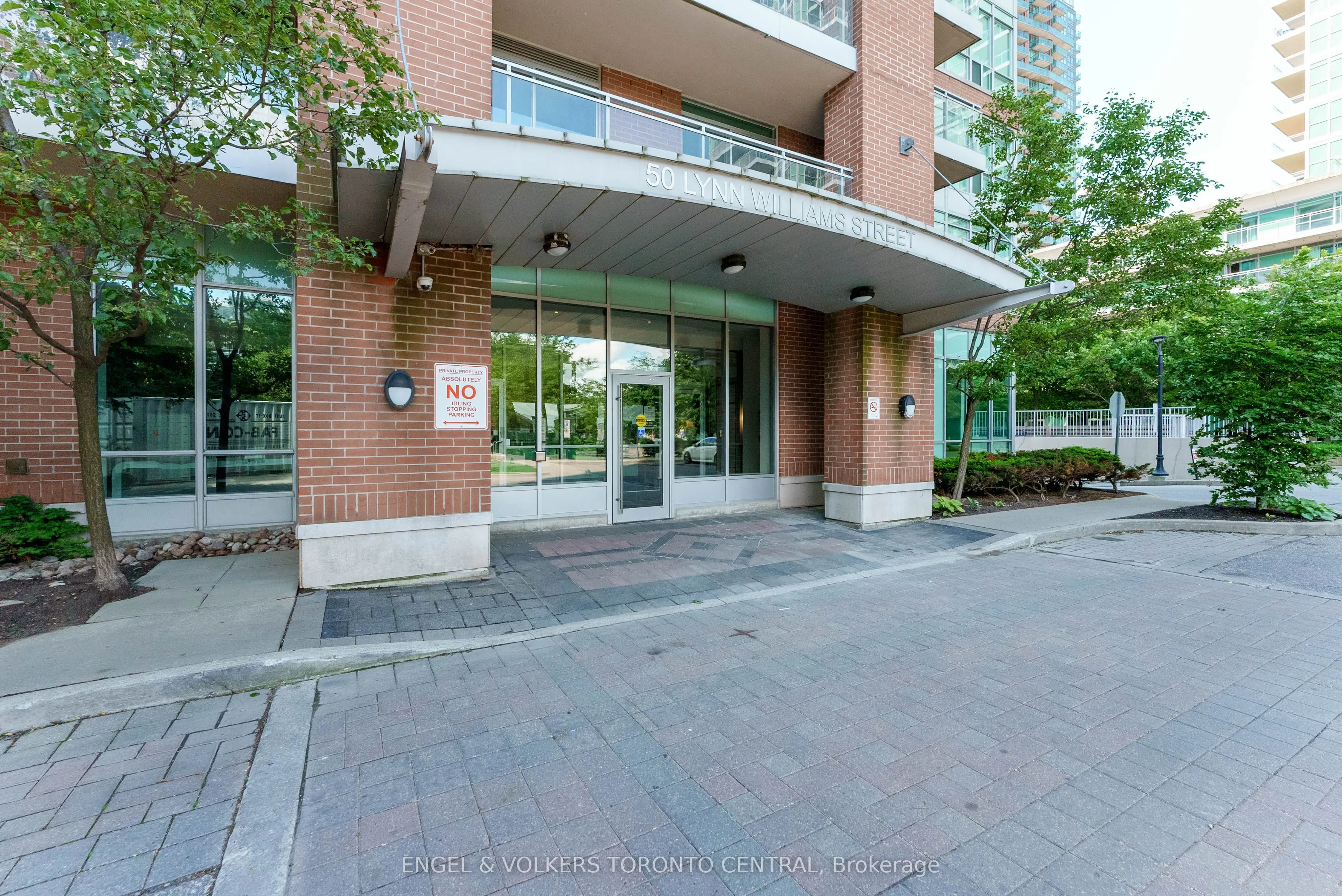 50 Lynn Williams Street, #206