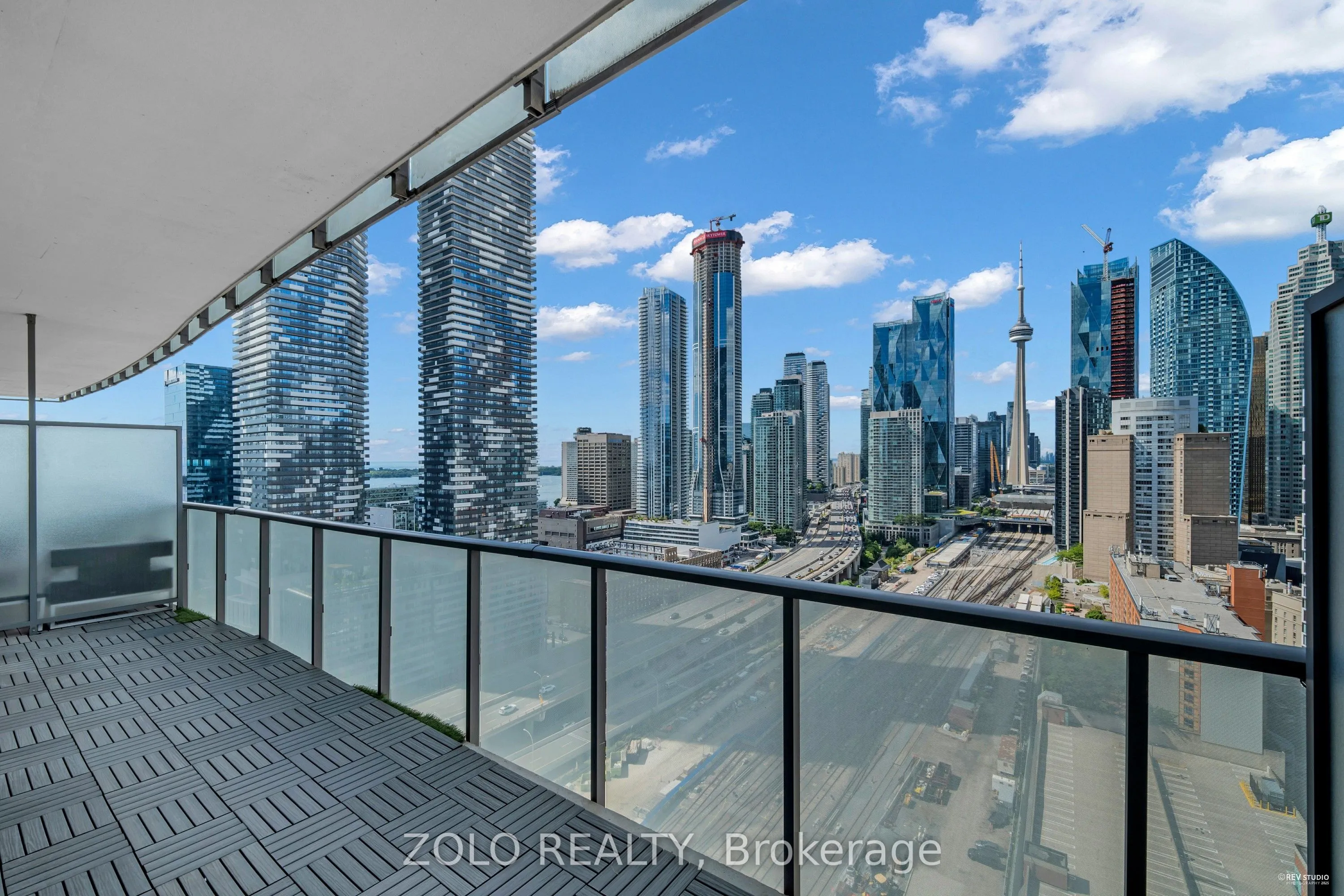 1 Market Street, #2412