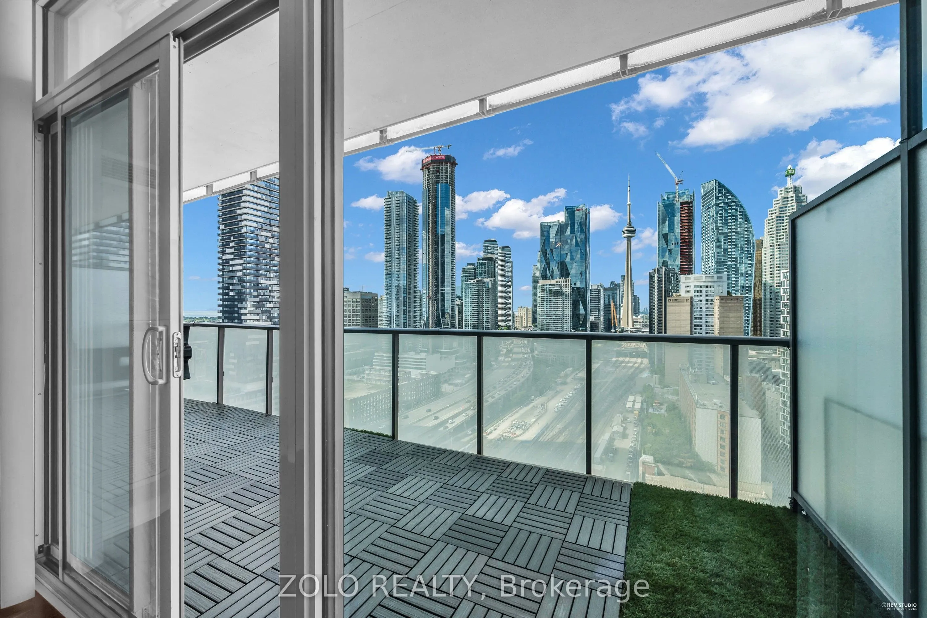 1 Market Street, #2412