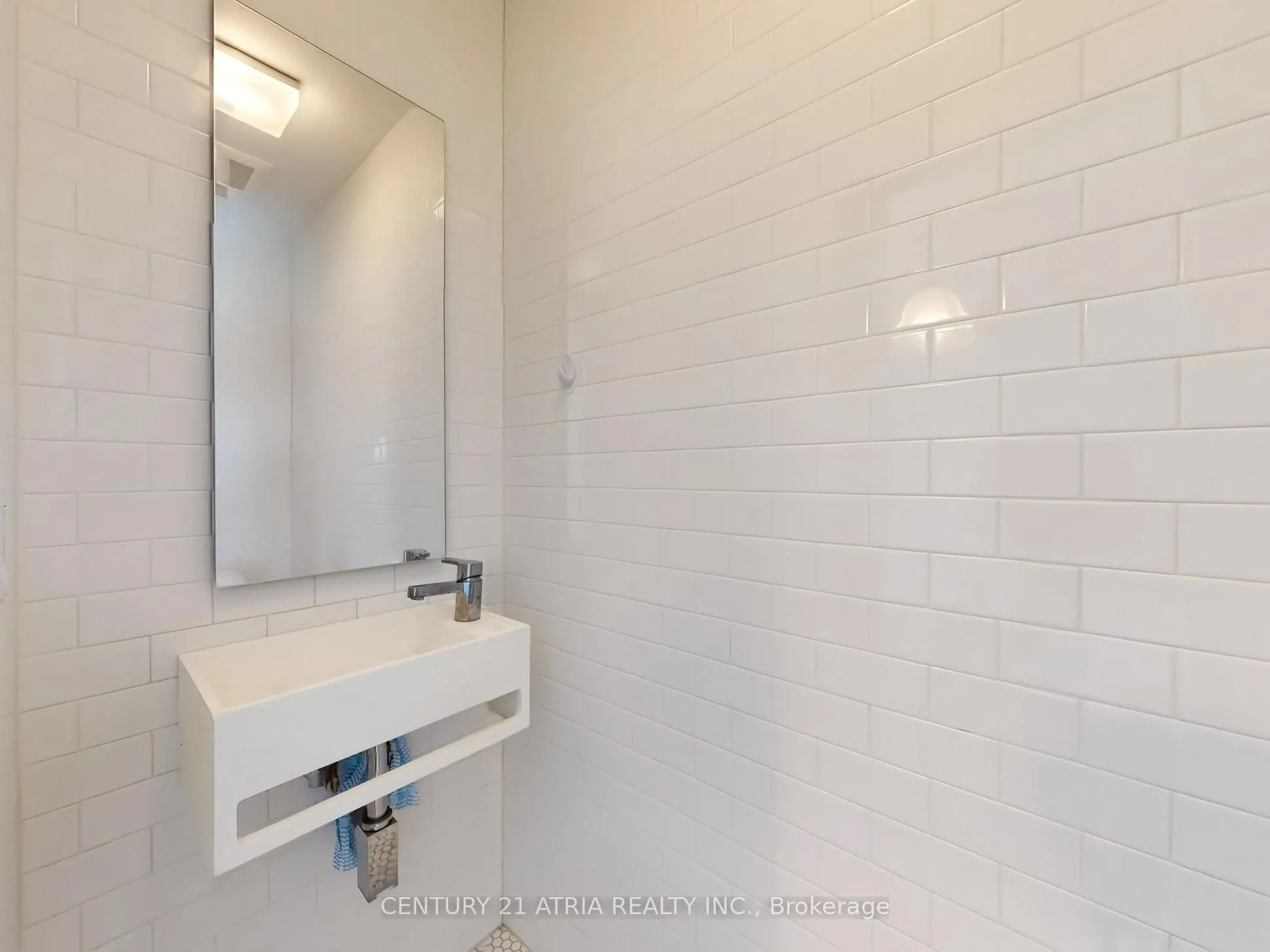 766 King Street W, #403