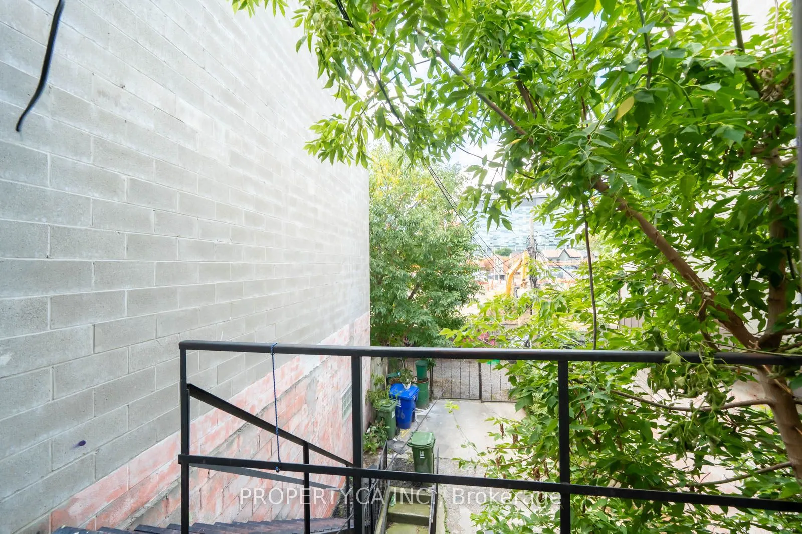 196 Augusta Avenue, #2nd/3rd Flr