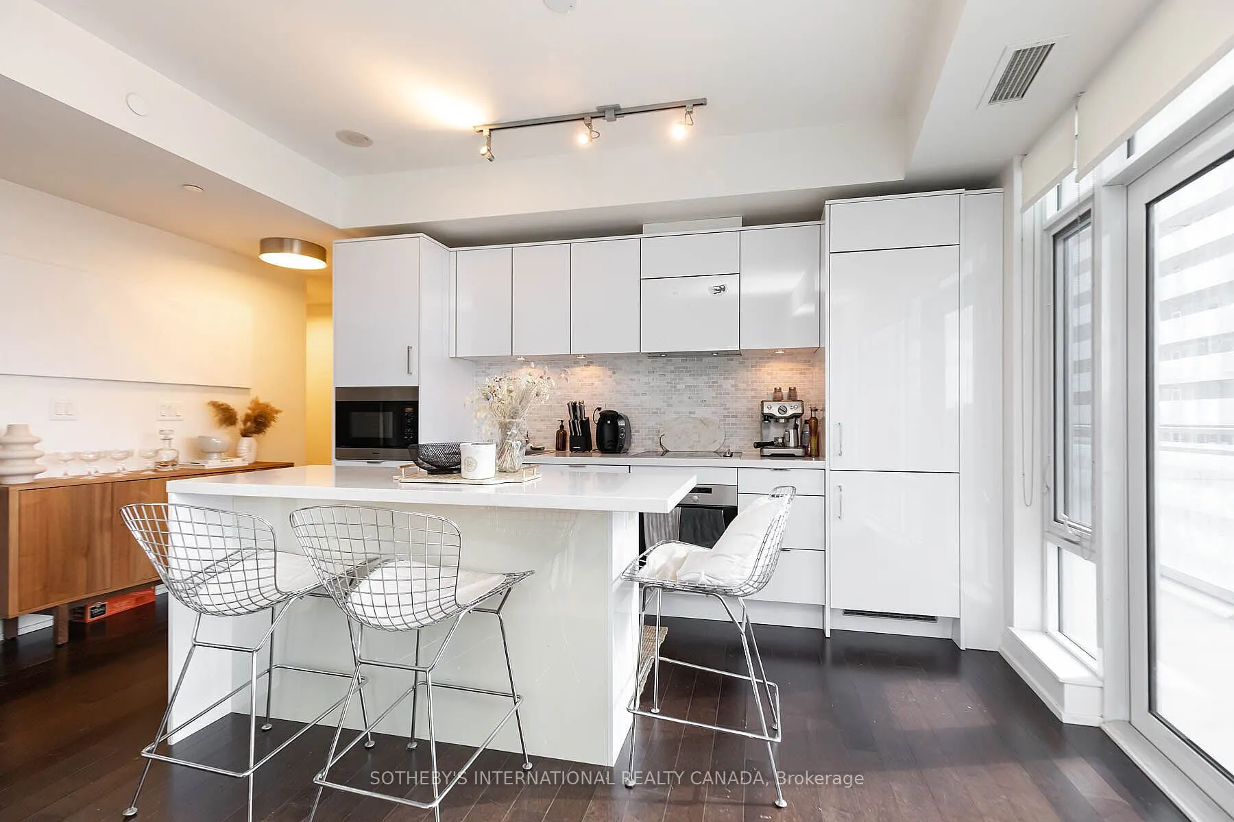 21 Widmer Street, #1511