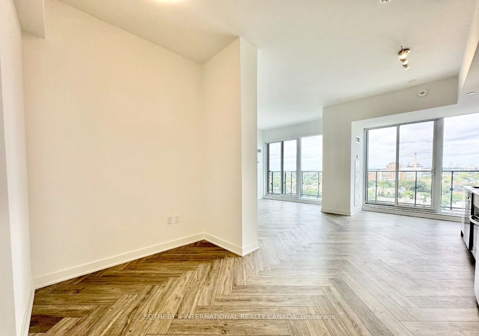543 Richmond Street W, #PH02