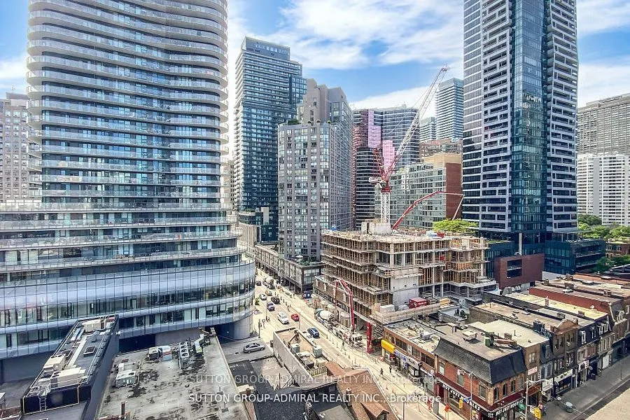 555 Yonge Street, #915
