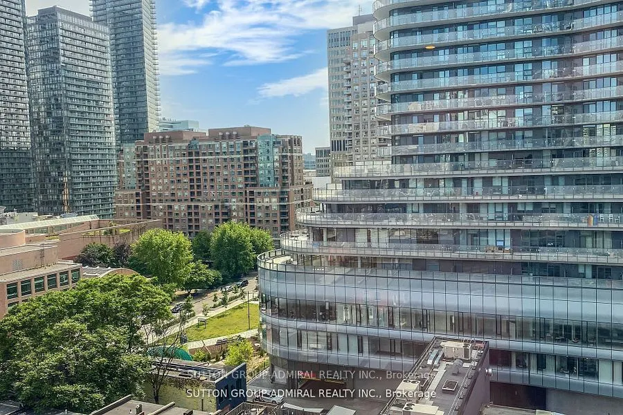555 Yonge Street, #915
