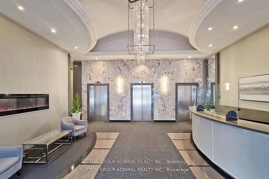 555 Yonge Street, #915