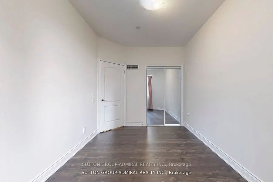 555 Yonge Street, #915