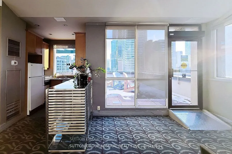 555 Yonge Street, #915