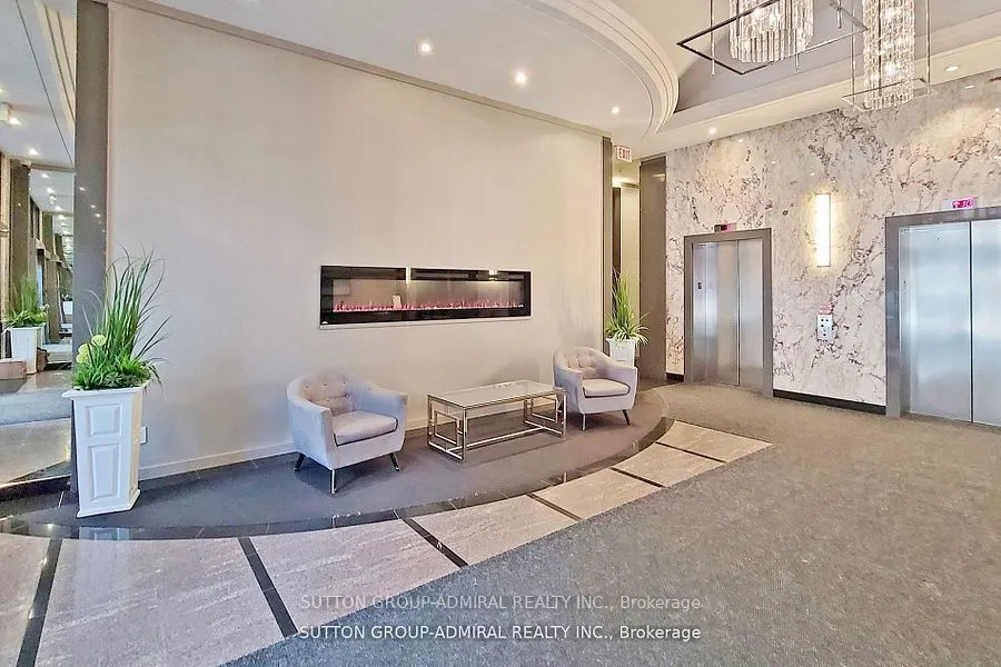 555 Yonge Street, #915