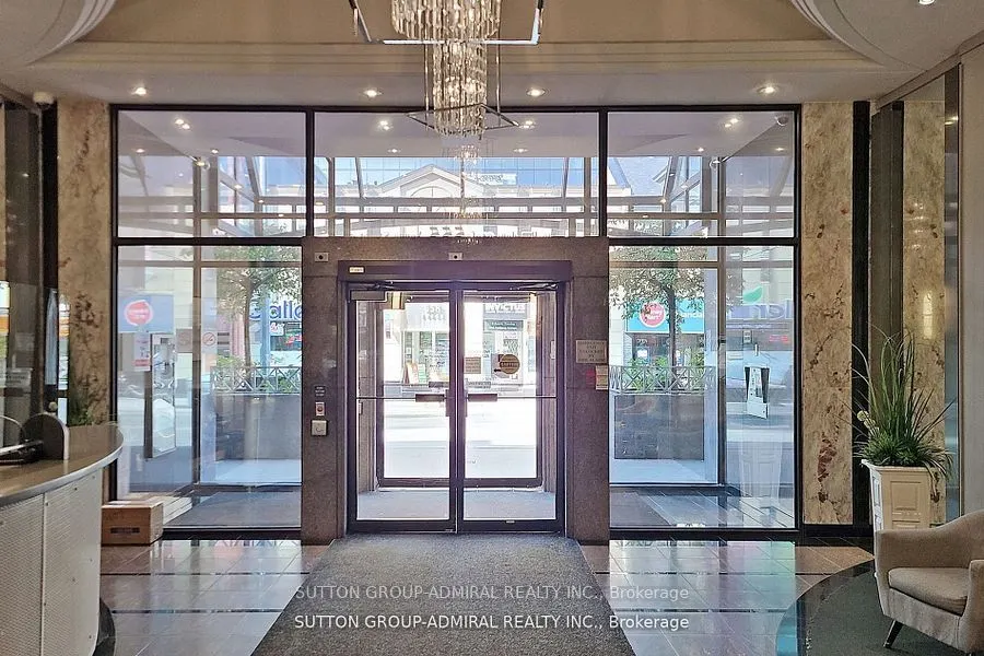 555 Yonge Street, #915