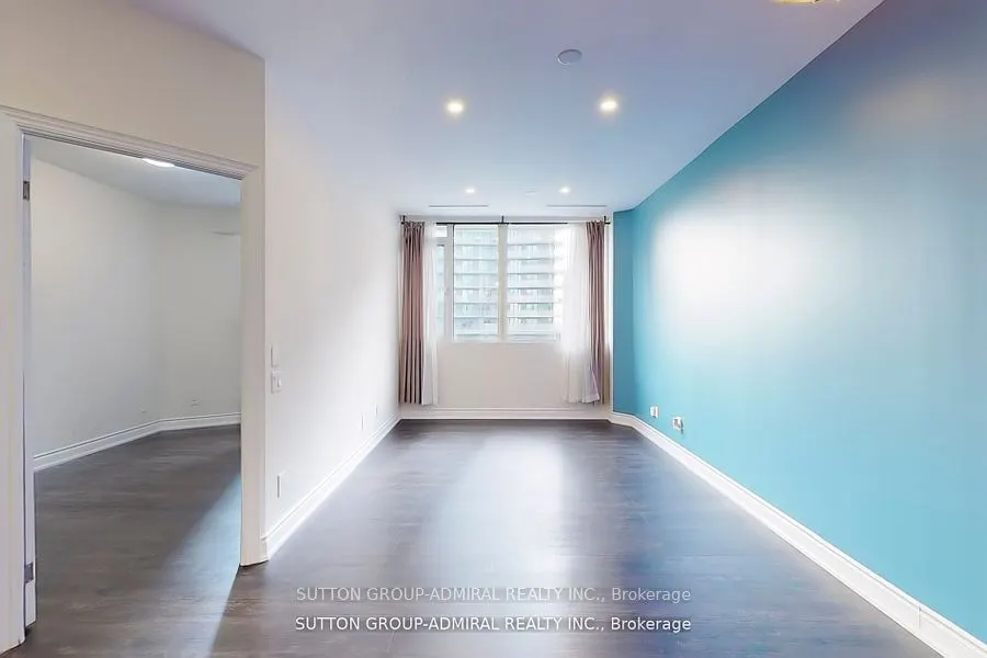 555 Yonge Street, #915