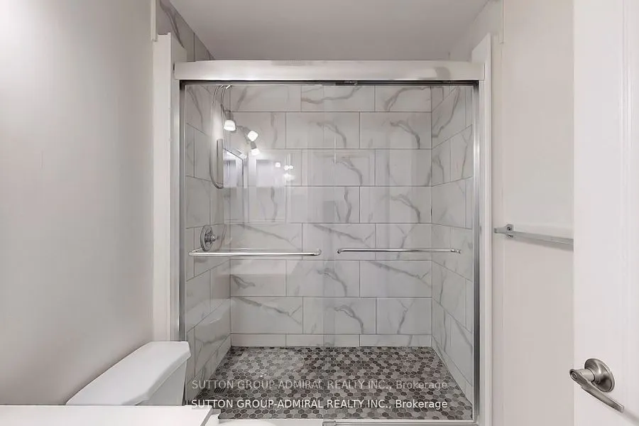 555 Yonge Street, #915