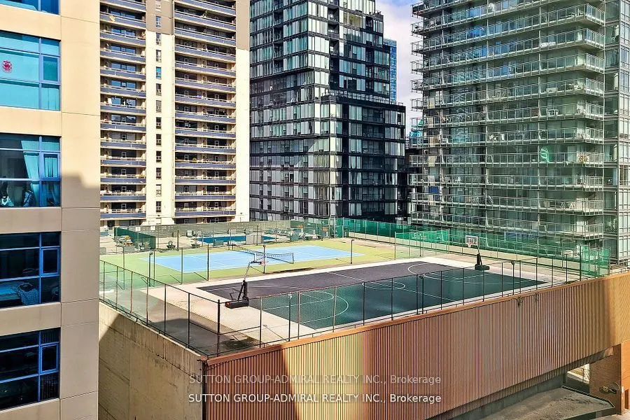 555 Yonge Street, #915
