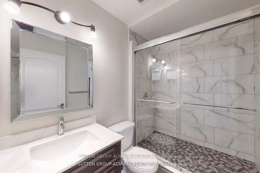 555 Yonge Street, #915