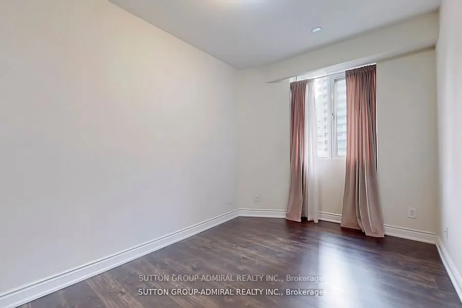 555 Yonge Street, #915