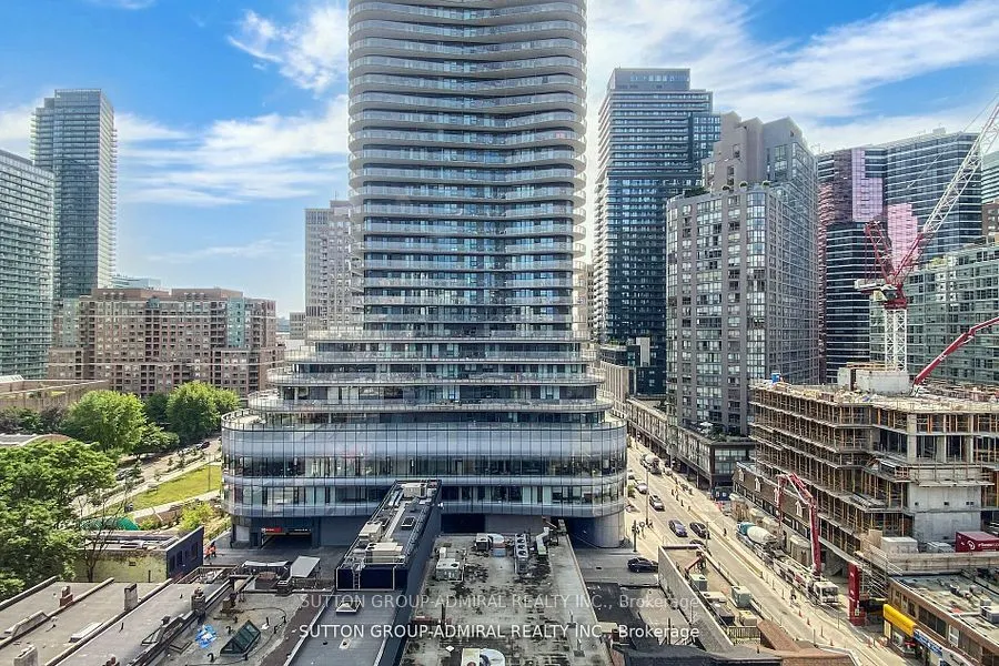 555 Yonge Street, #915