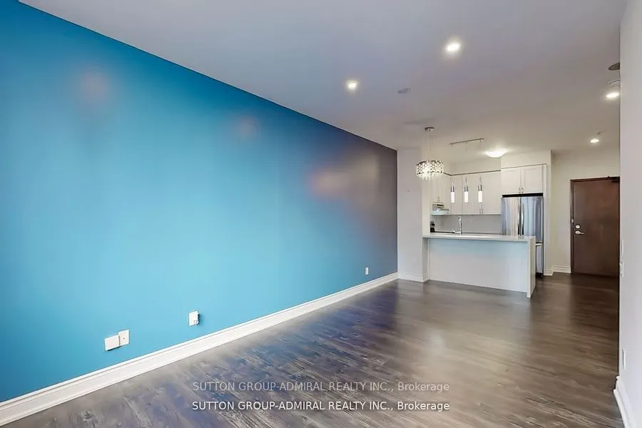 555 Yonge Street, #915