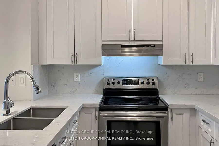 555 Yonge Street, #915