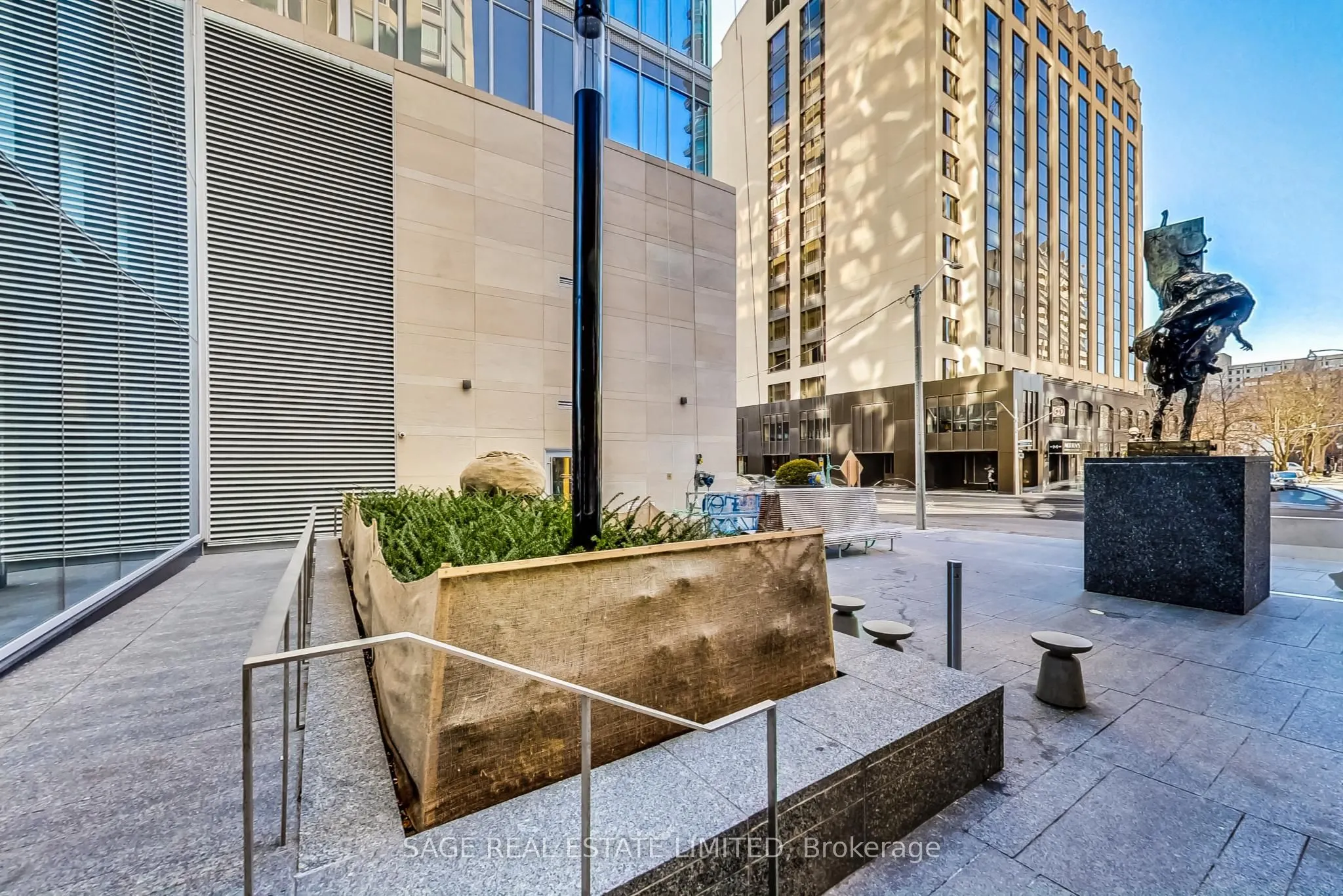 155 Yorkville Avenue, #320