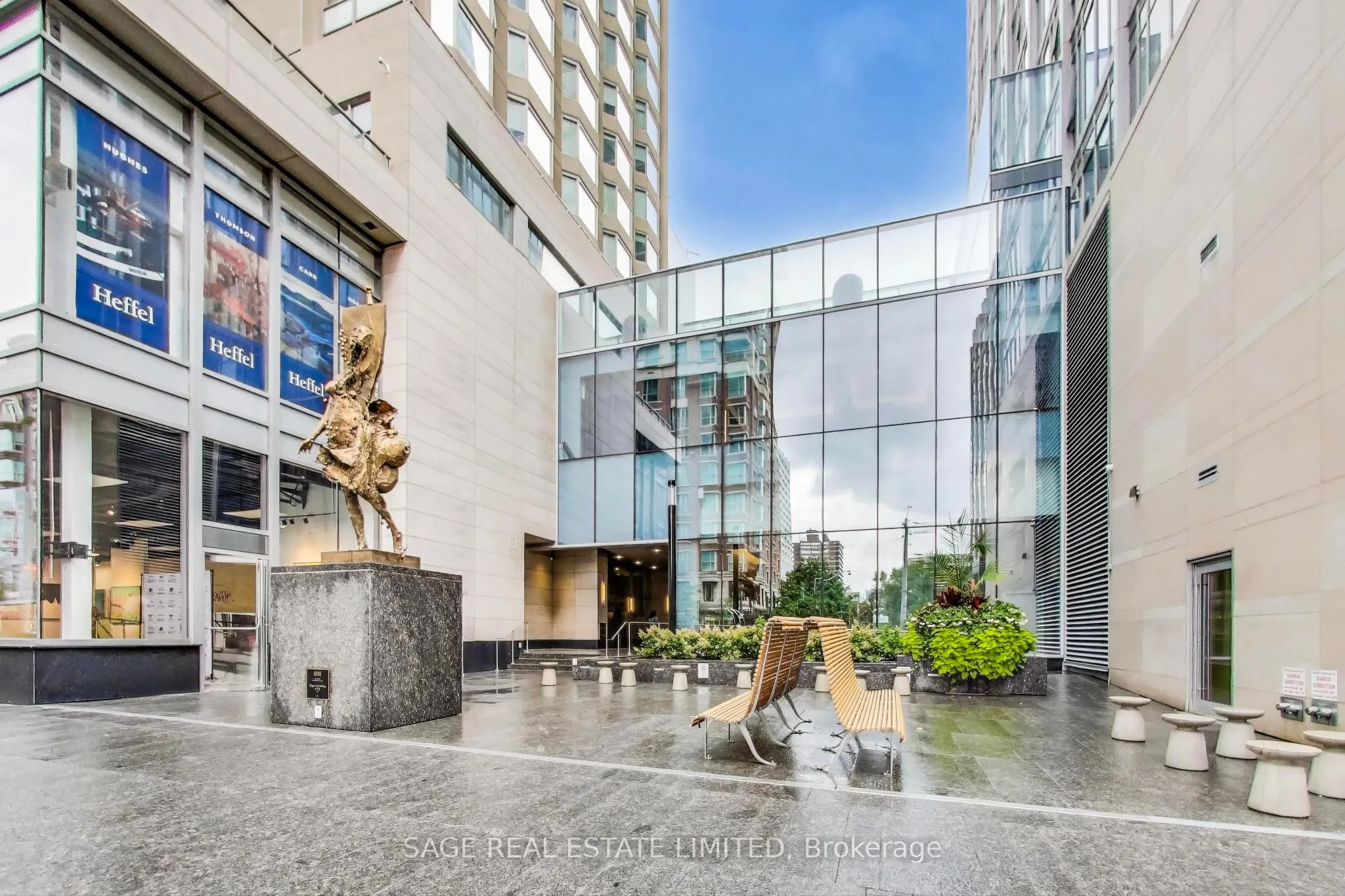 155 Yorkville Avenue, #320