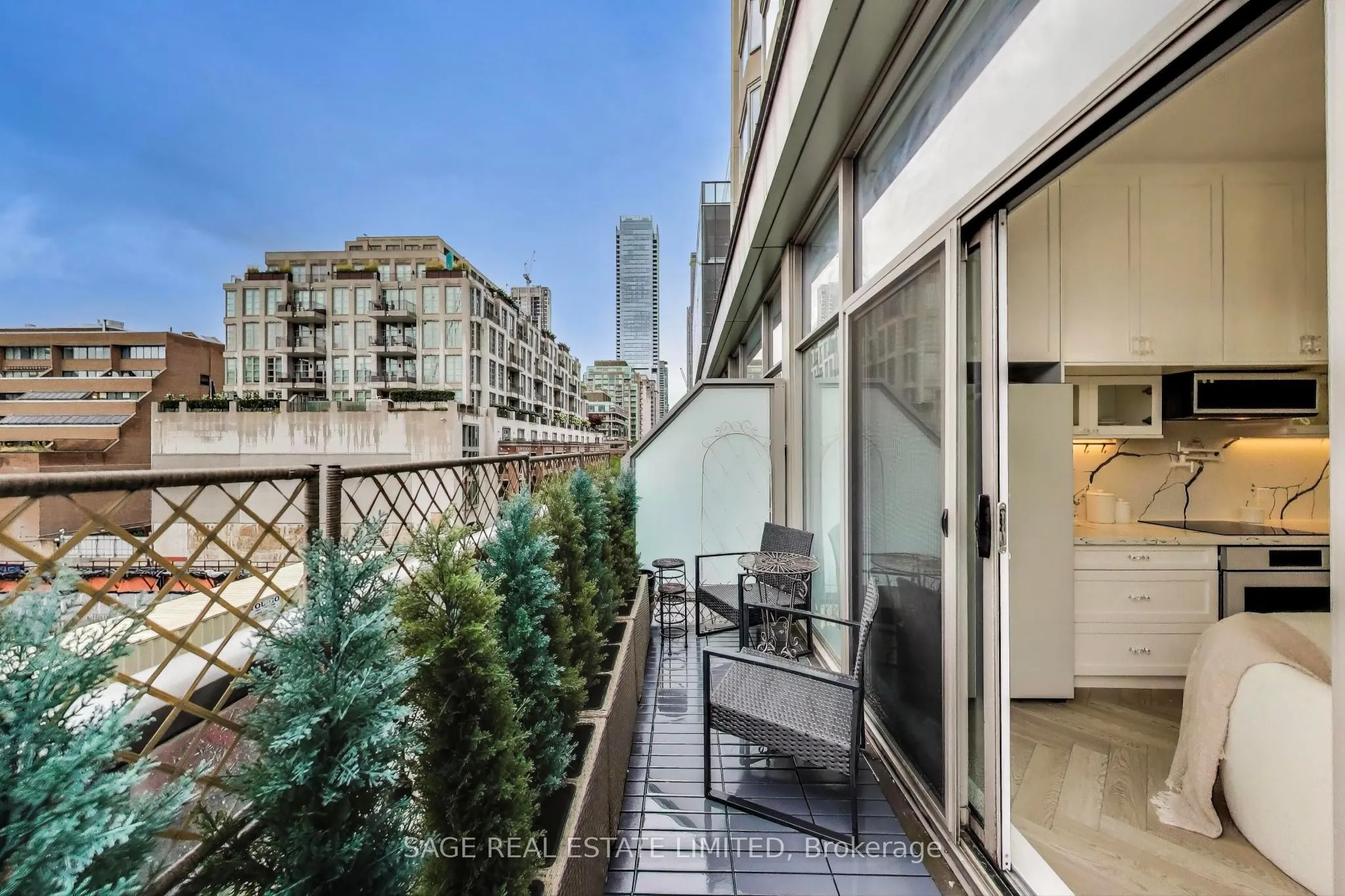 155 Yorkville Avenue, #320