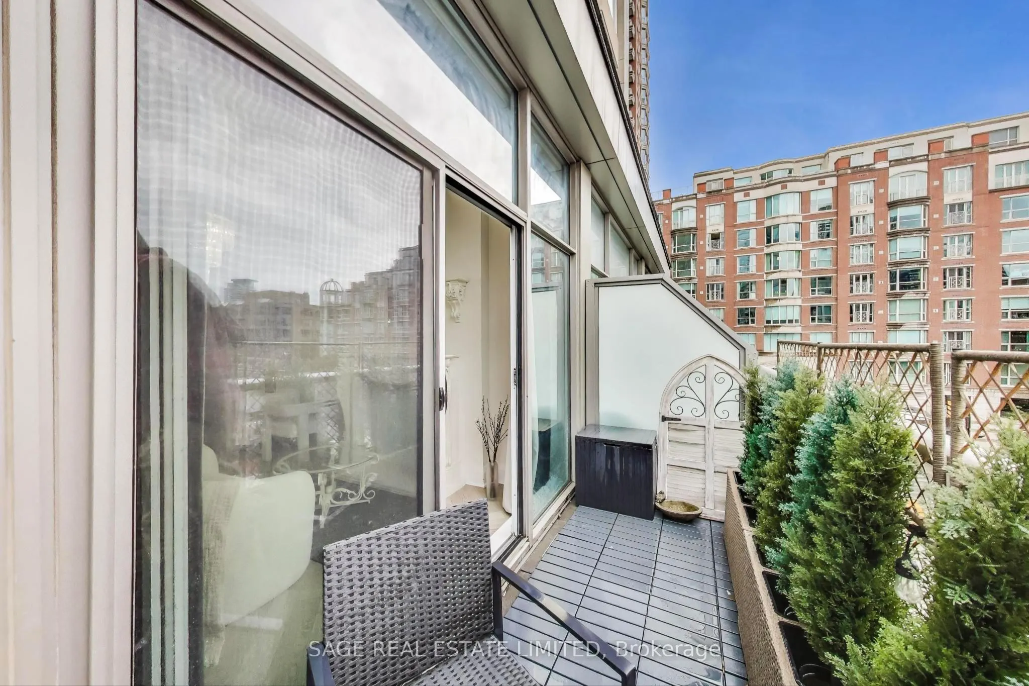 155 Yorkville Avenue, #320