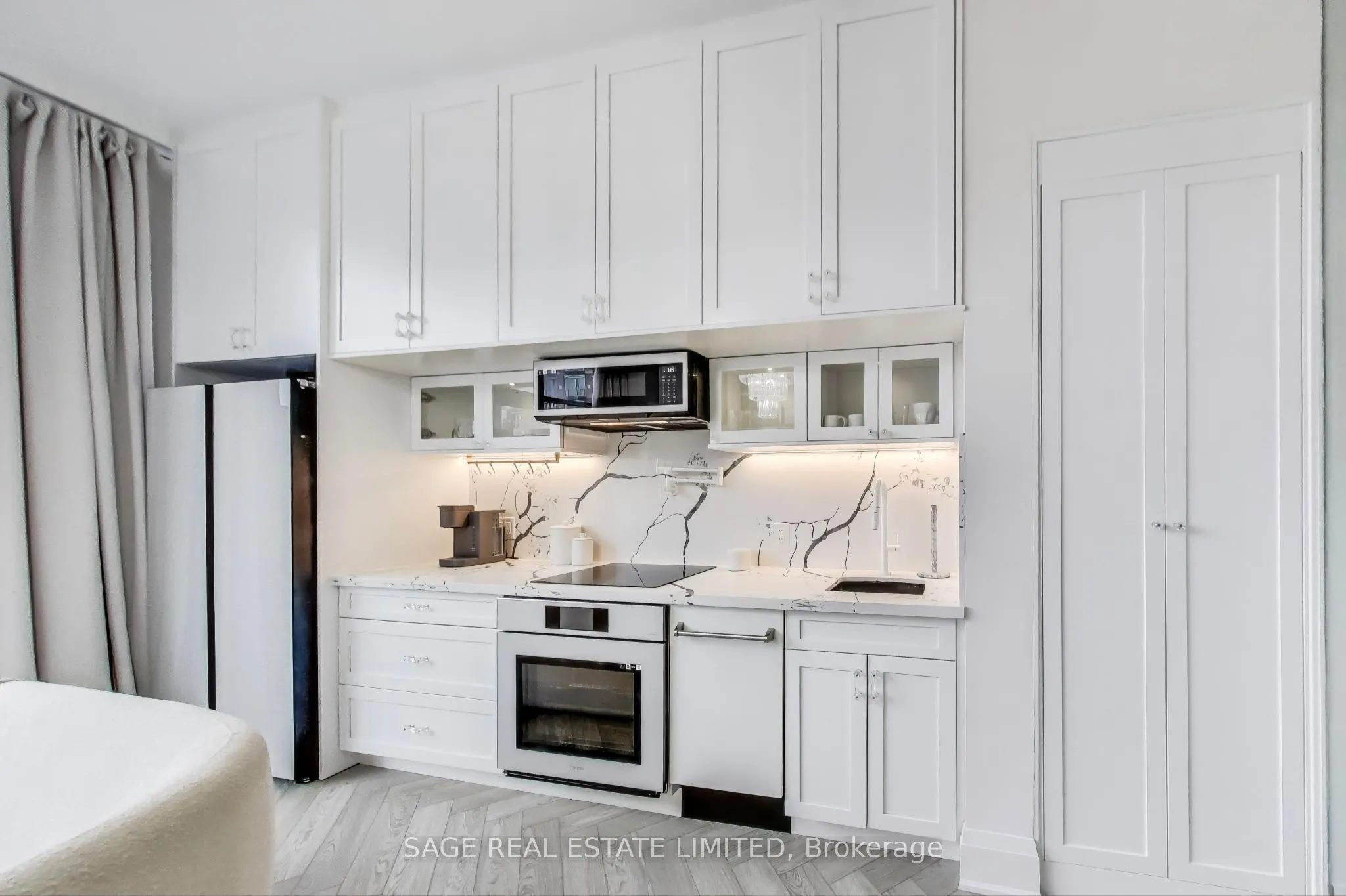 155 Yorkville Avenue, #320