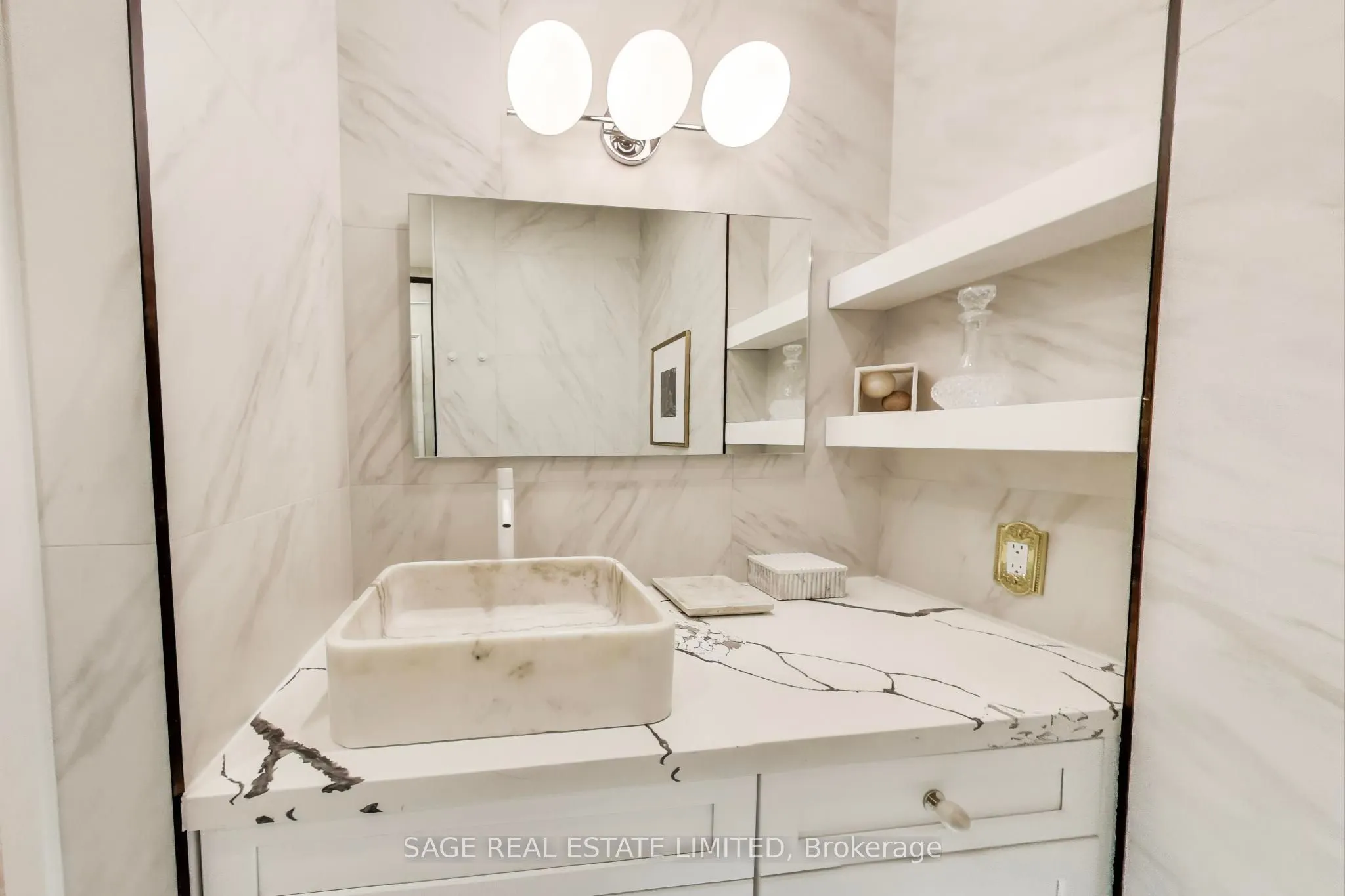 155 Yorkville Avenue, #320