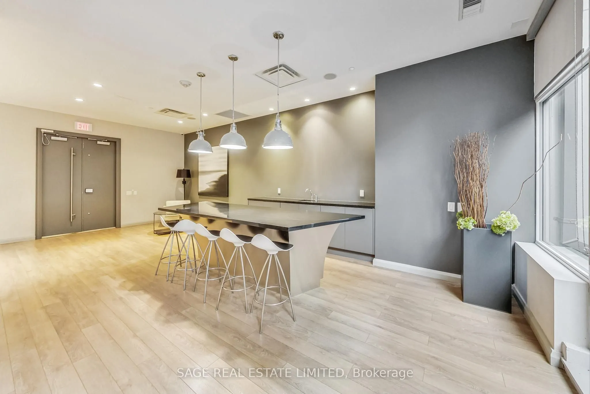 155 Yorkville Avenue, #320