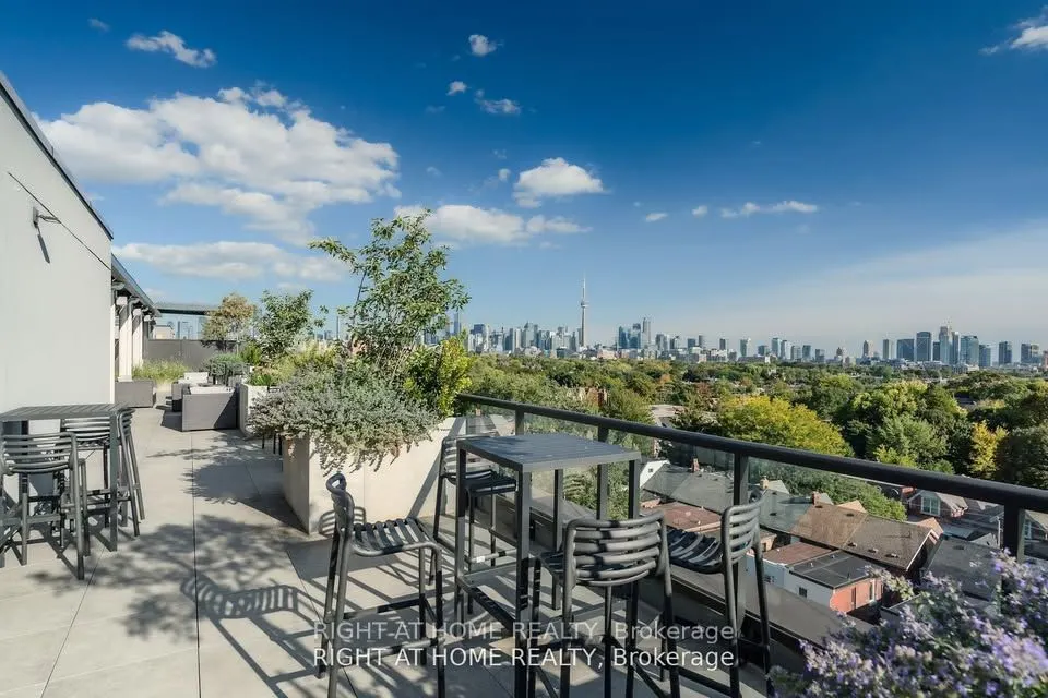 897 College Street W, #416