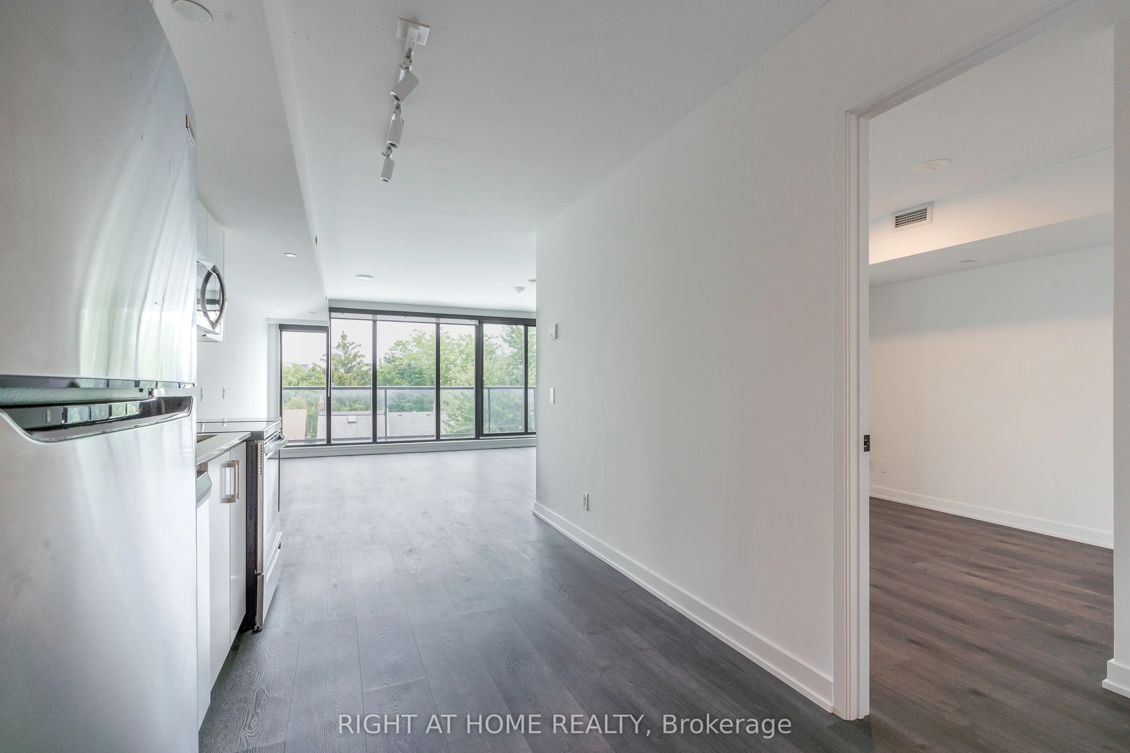 897 College Street W, #416