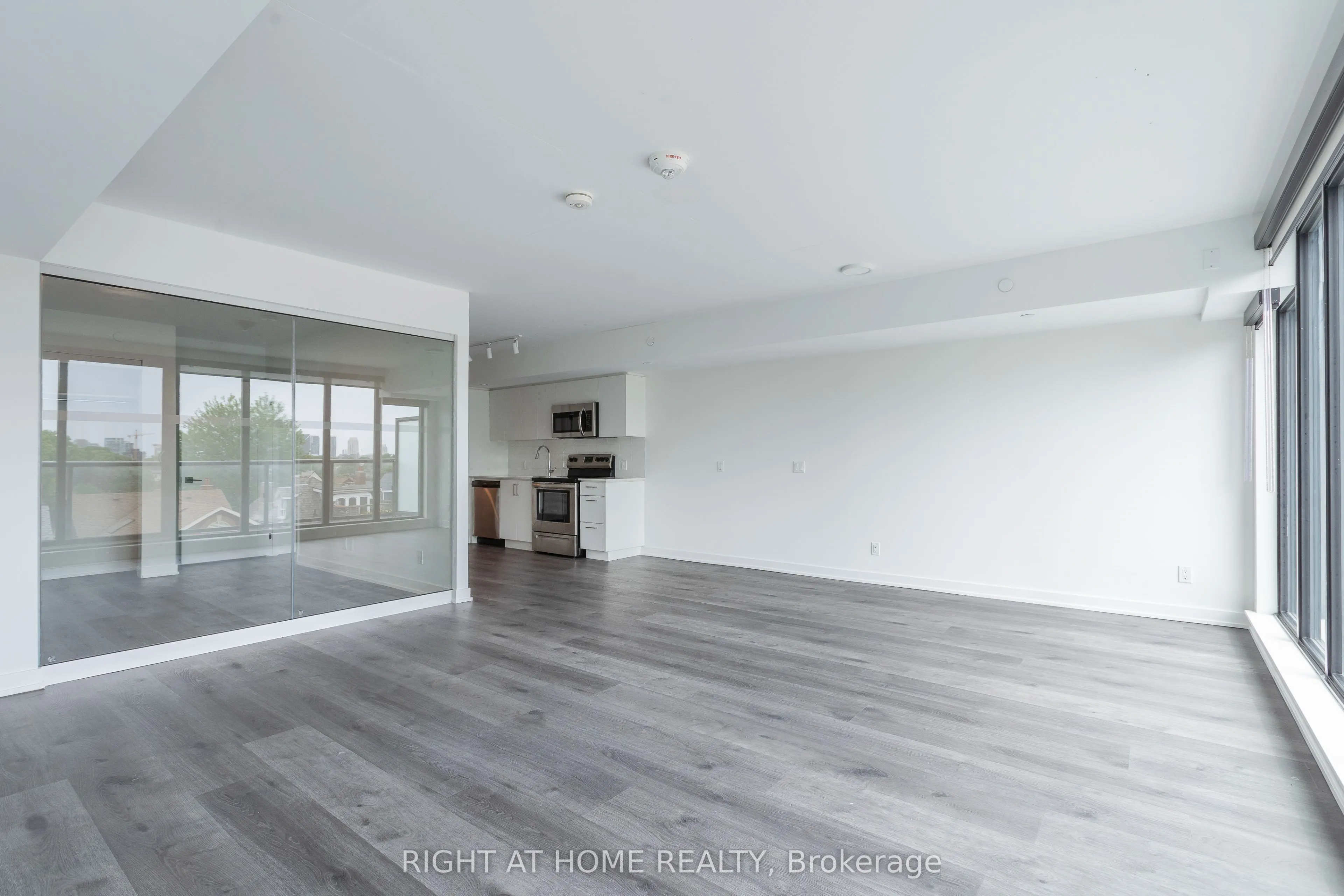 897 College Street W, #416