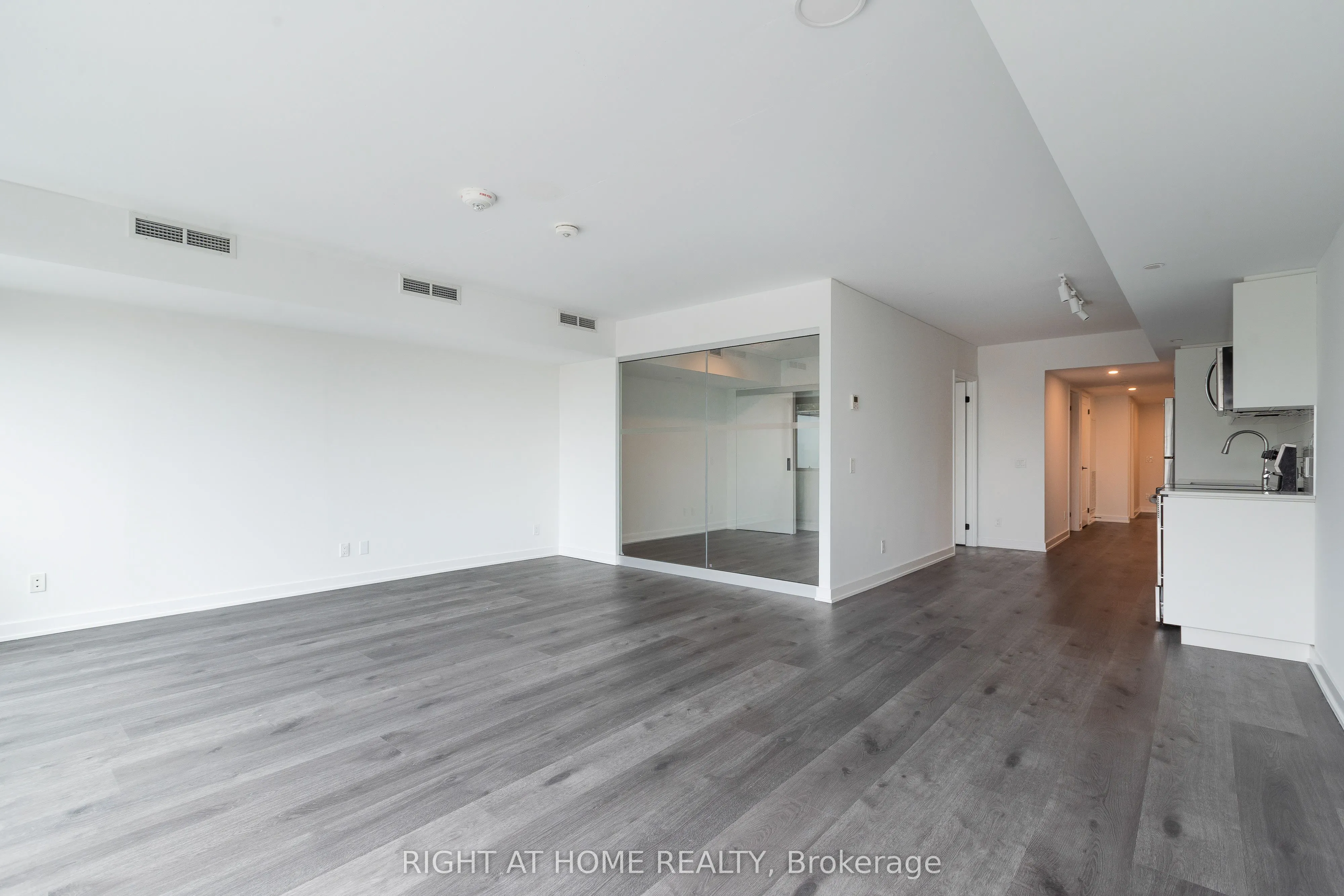 897 College Street W, #416