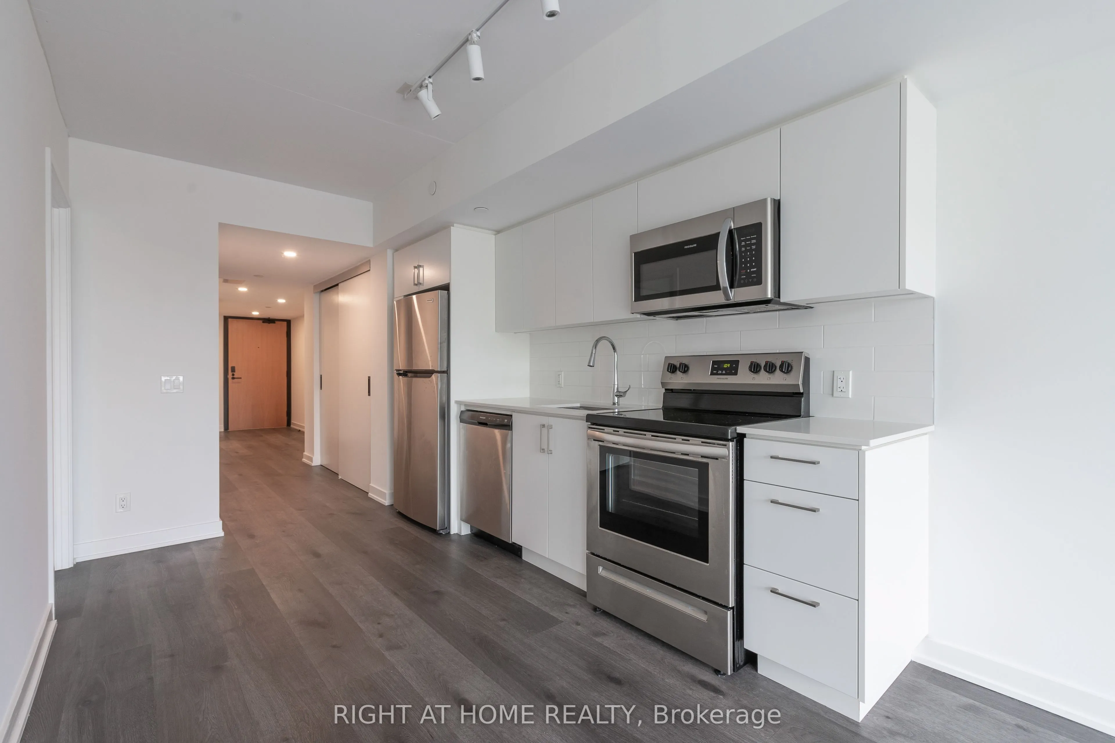 897 College Street W, #416