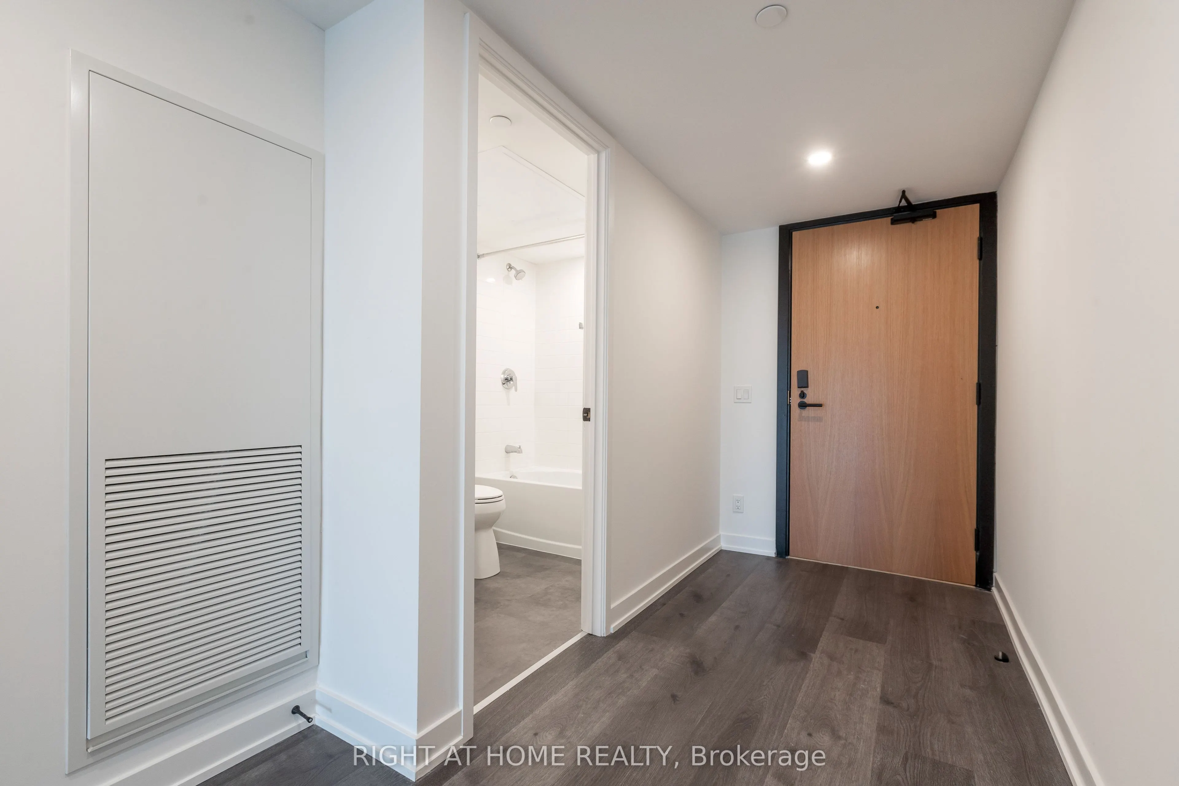 897 College Street W, #416