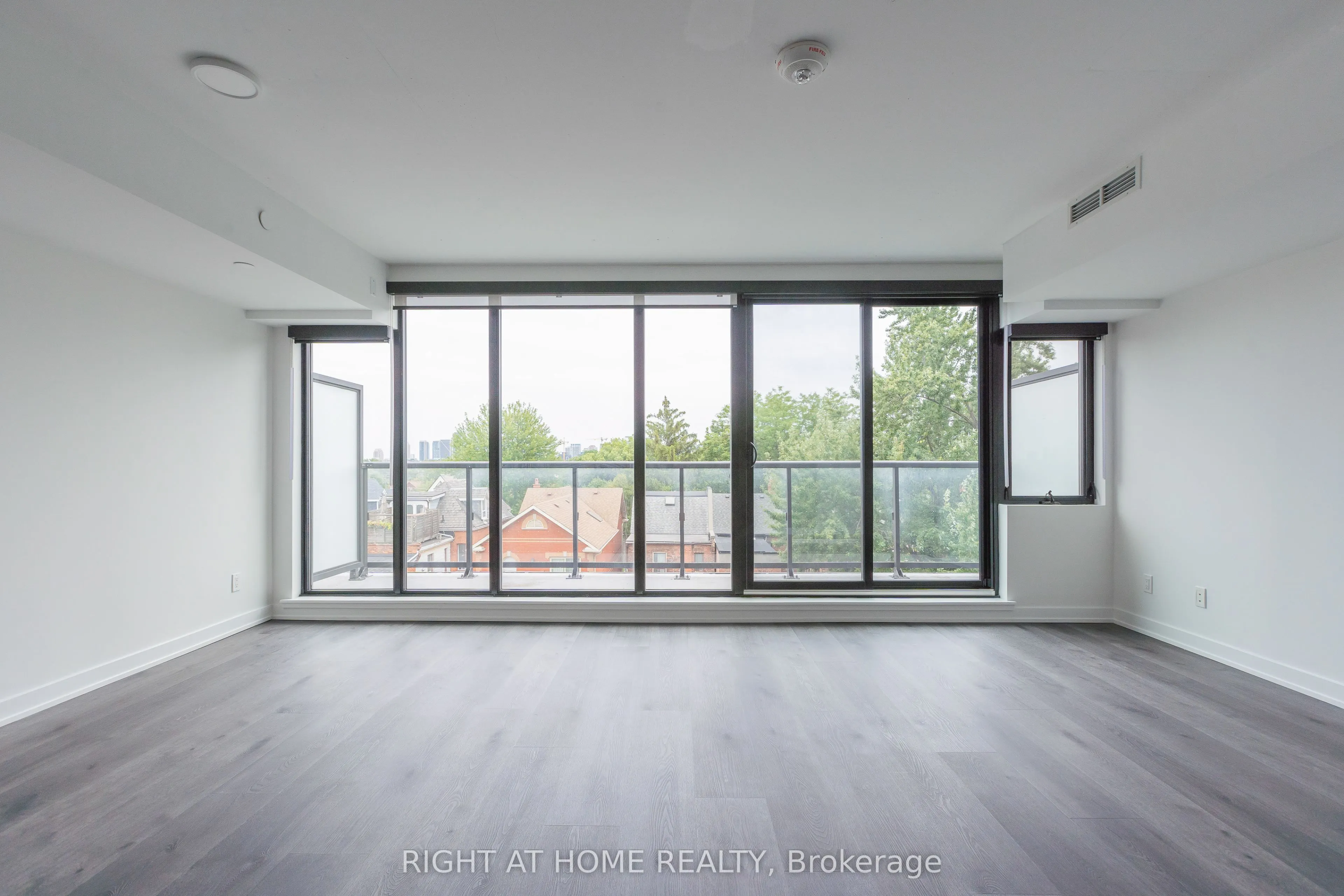 897 College Street W, #416
