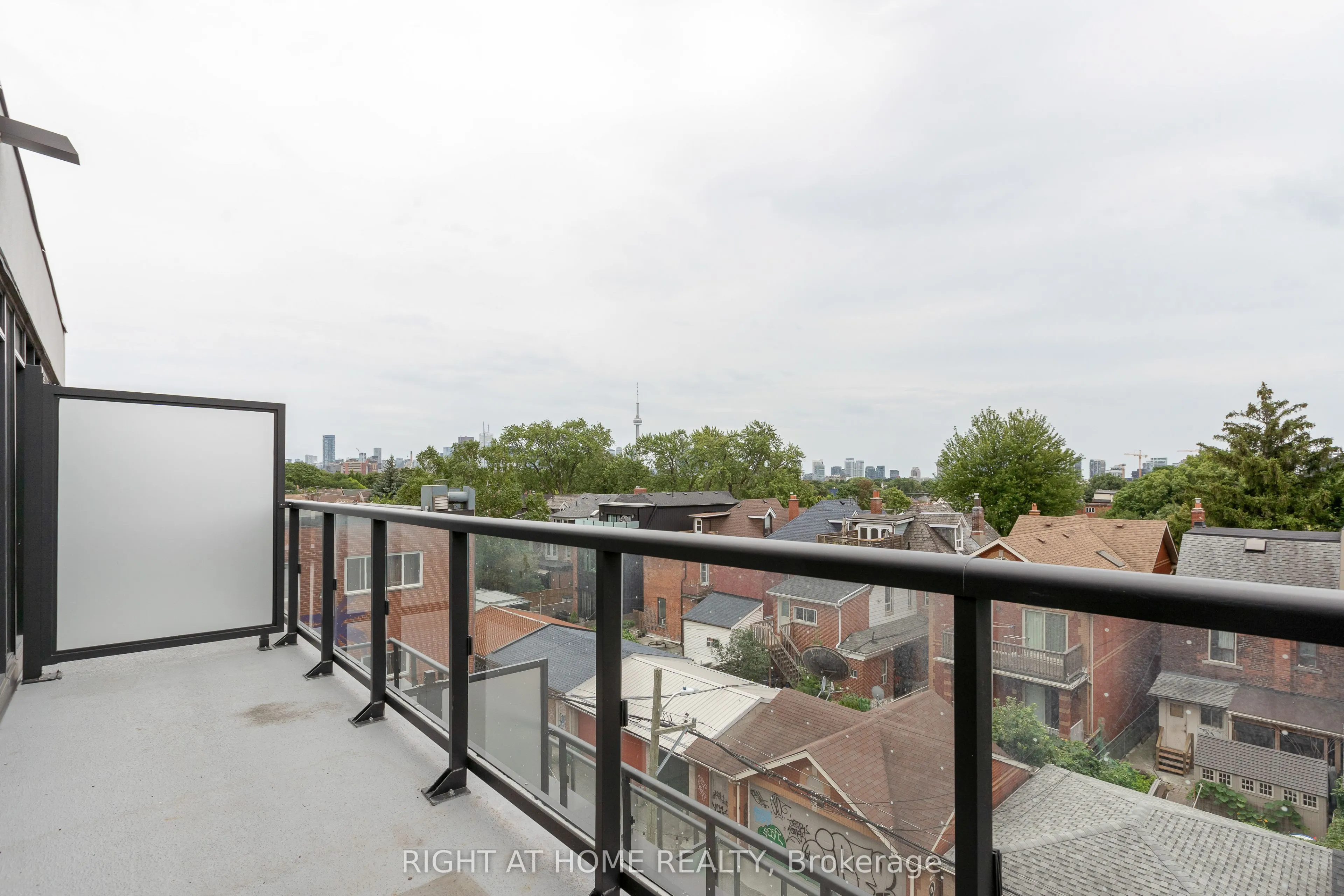 897 College Street W, #416