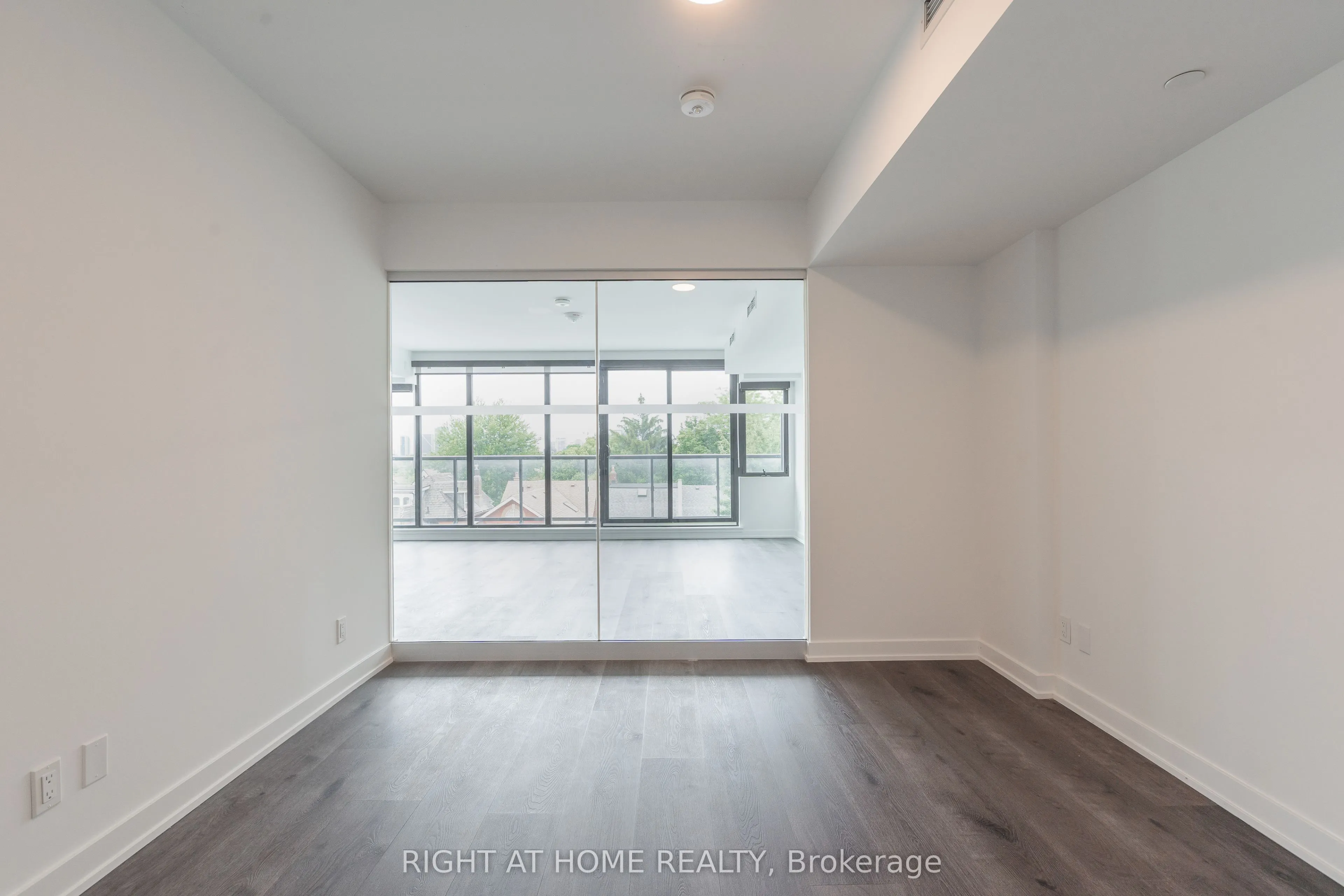 897 College Street W, #416